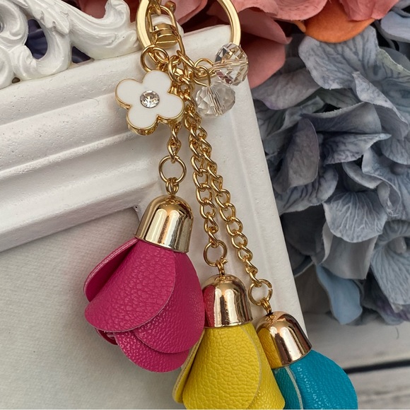 Multicolor Triple Rose Charm with Beads Keychain - Picture 3 of 12
